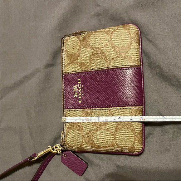 Coach Corner Zip Wristlet In Signature With Leather Trim F64233 Khaki - Picture 4 of 6